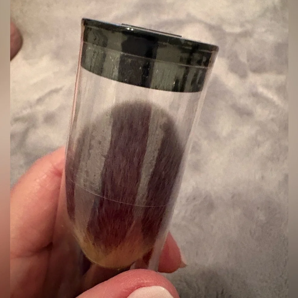 It cosmetics Heavenly Luxe Wand Ball Powder Brush #8 New never opened retail $50